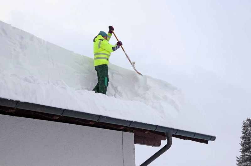 Roof Ice Dam Removal in Seattle, WA